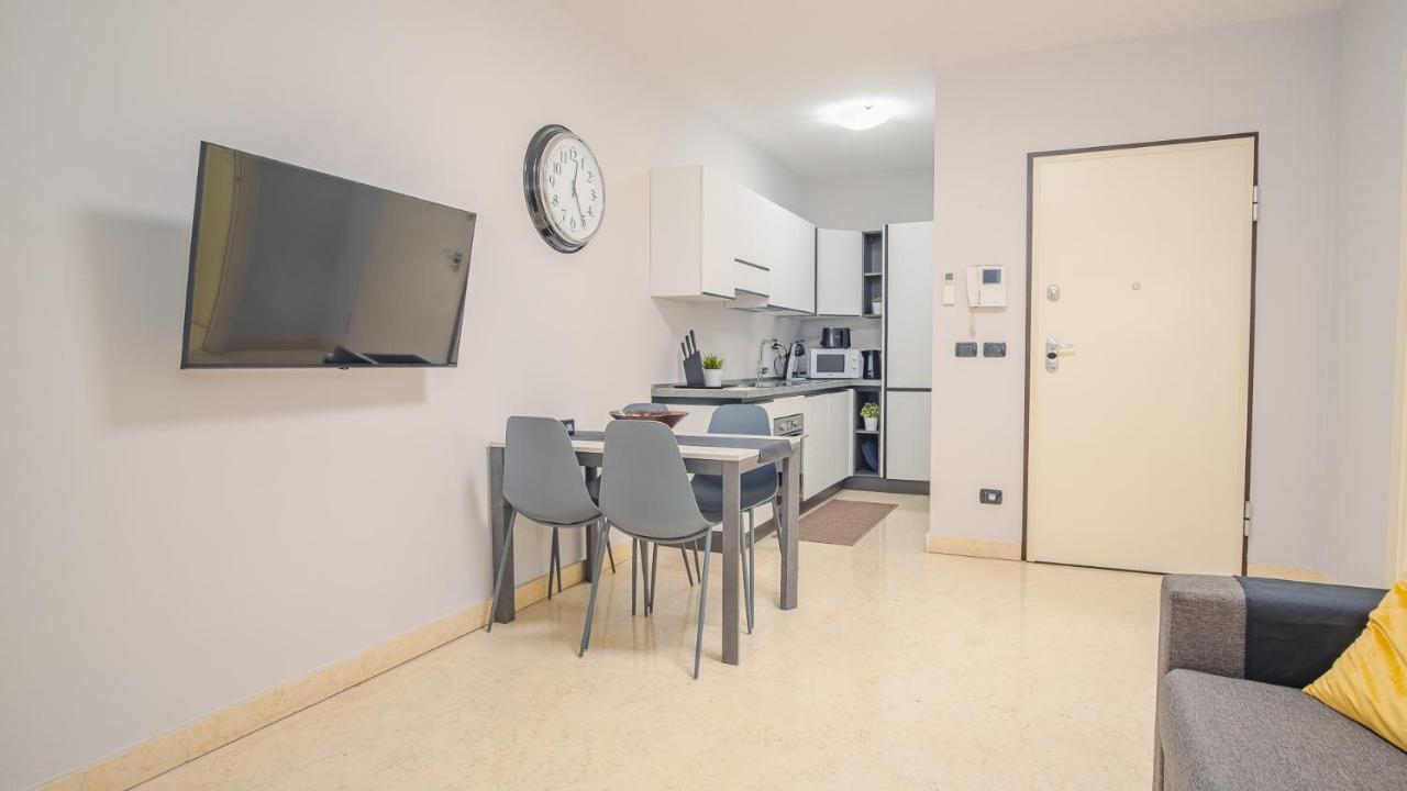 Relais Du Lac Loft - Italian Homing Дезенцано-дель-Гарда Экстерьер фото
